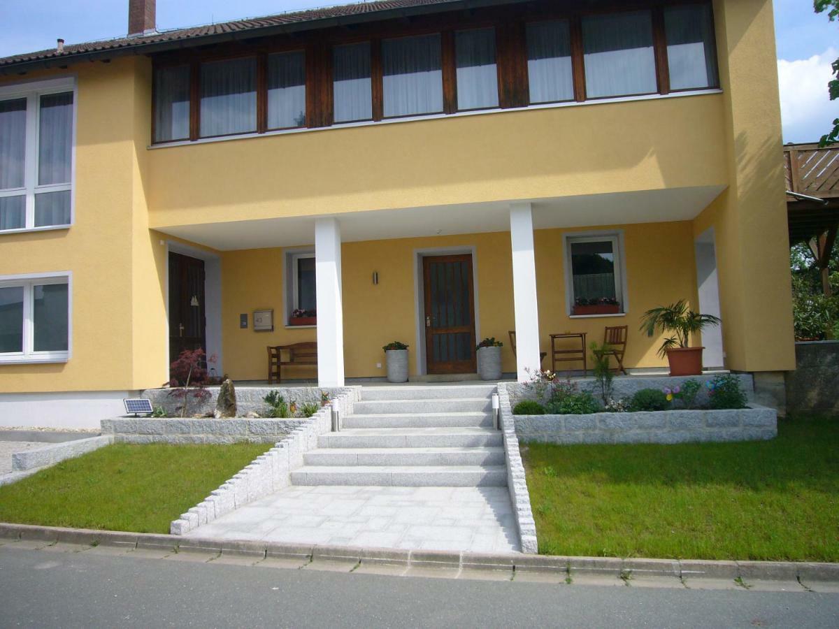 Ferienwohnung Im Alten Schulhaus - Keine Monteure Plech Esterno foto